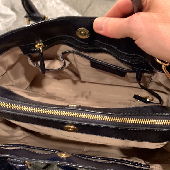 Michael Kors Bag Savannah Navy Admiral Tri-compartment Satchel Bag Poof Keychain - Picture 11 of 17